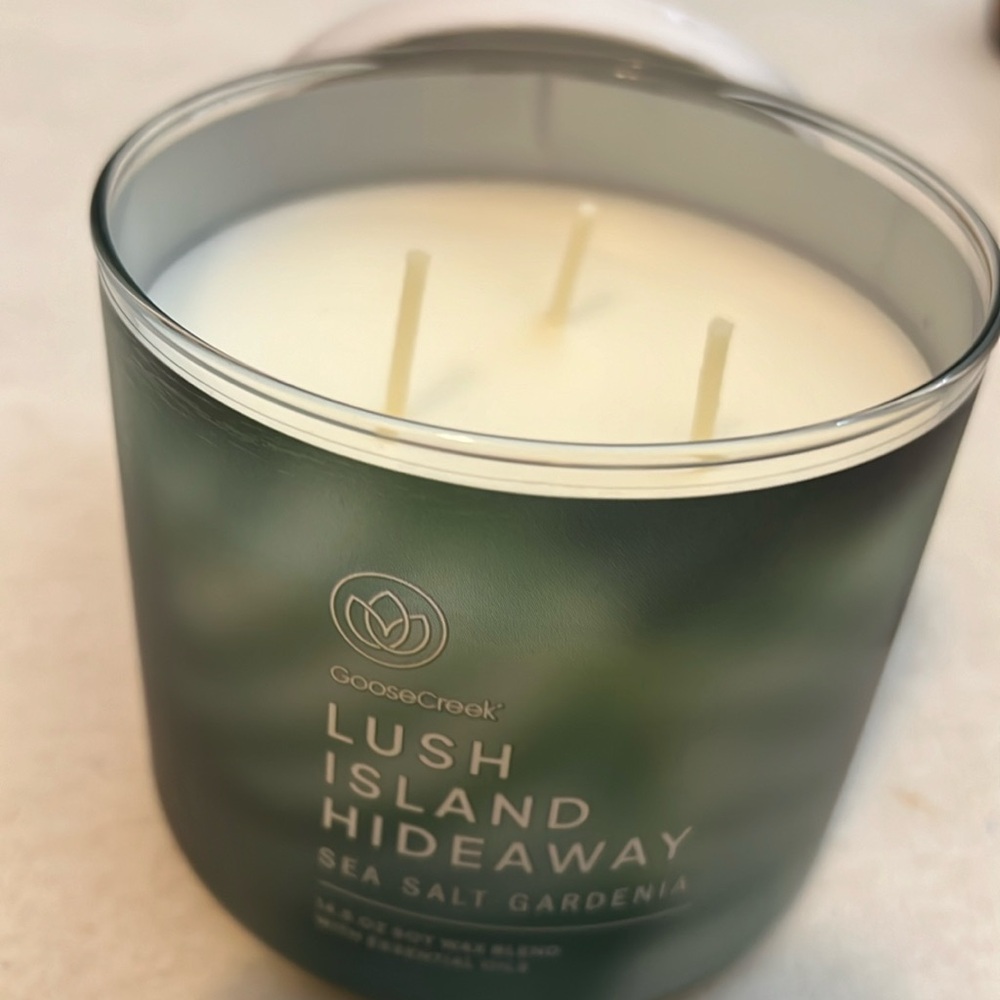 Lush Island Hideaway Sea Salt Gardenia Large 3-Wick Candle